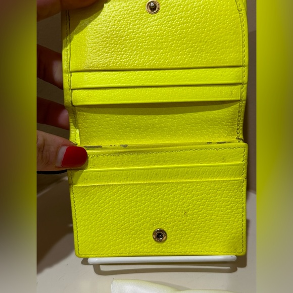GUCCI Flora Zumi Compact Neon Yellow Leather Womens Bifold W/Dustbag and box - Picture 8 of 13